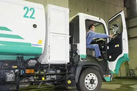 収集運搬中型ドライバー