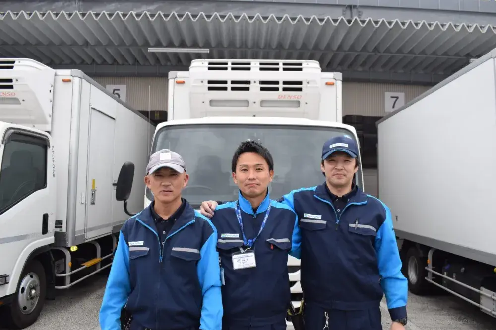食品などを配送する準中型トラックドライバー