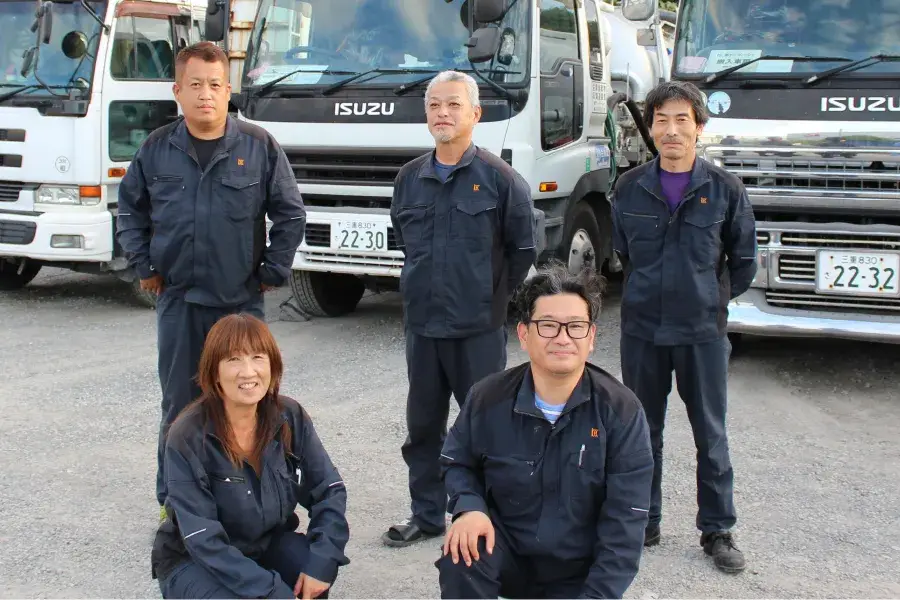 大型トラック 収集ドライバー
