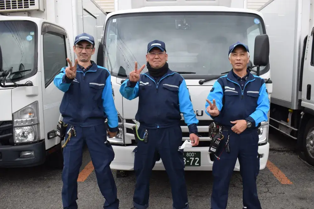 食品などを配送する4tトラックドライバー