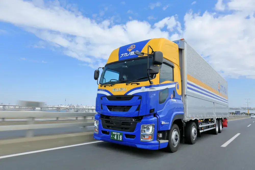 オープニングスタッフ募集！10tトラック中距離ドライバー