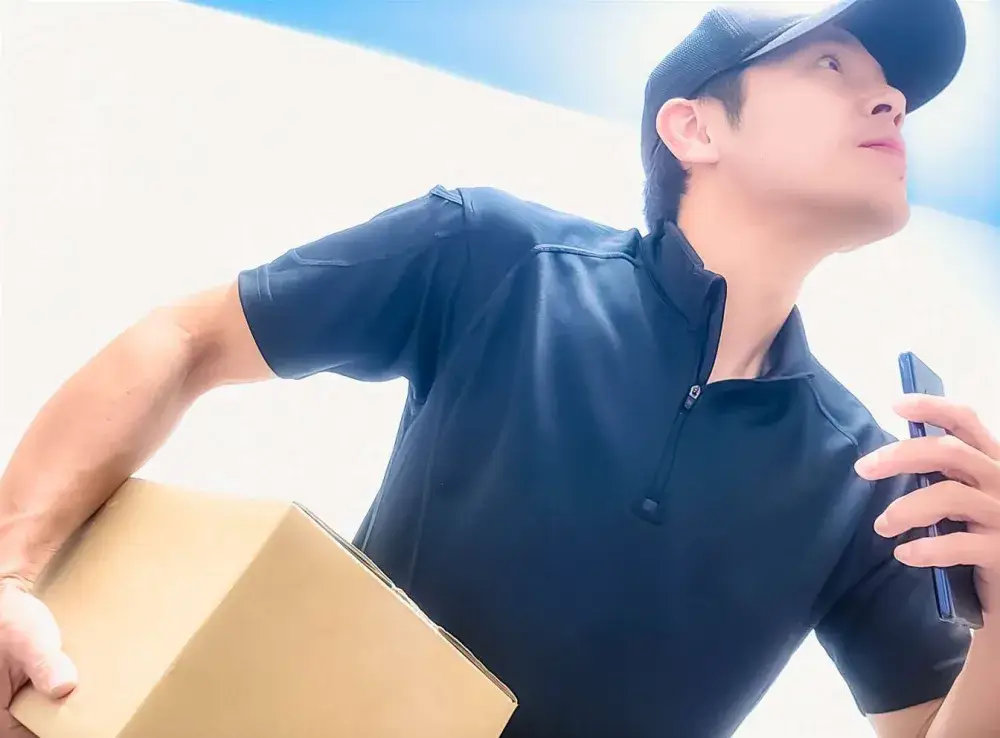 フィットネス機器の自社倉庫での検品及びリフト作業