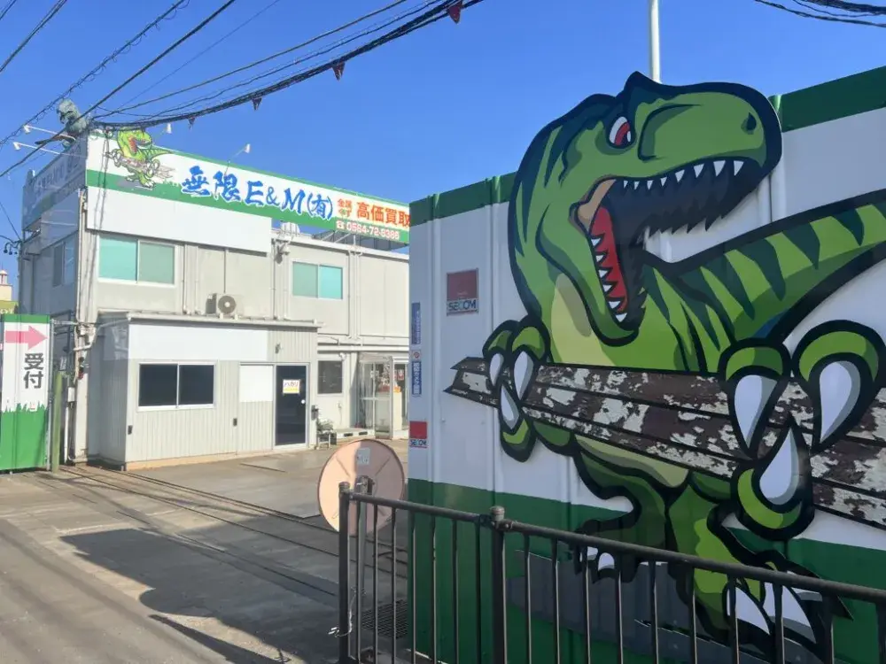 金属スクラップの重機オペレーター兼運搬大型トラックドライバー