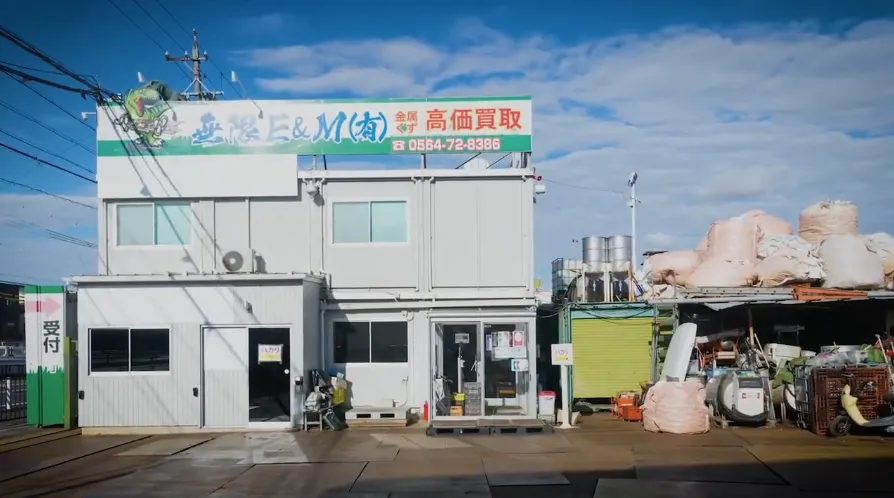 「限りある資源を無限にリサイクル」アルミ溶解作業員